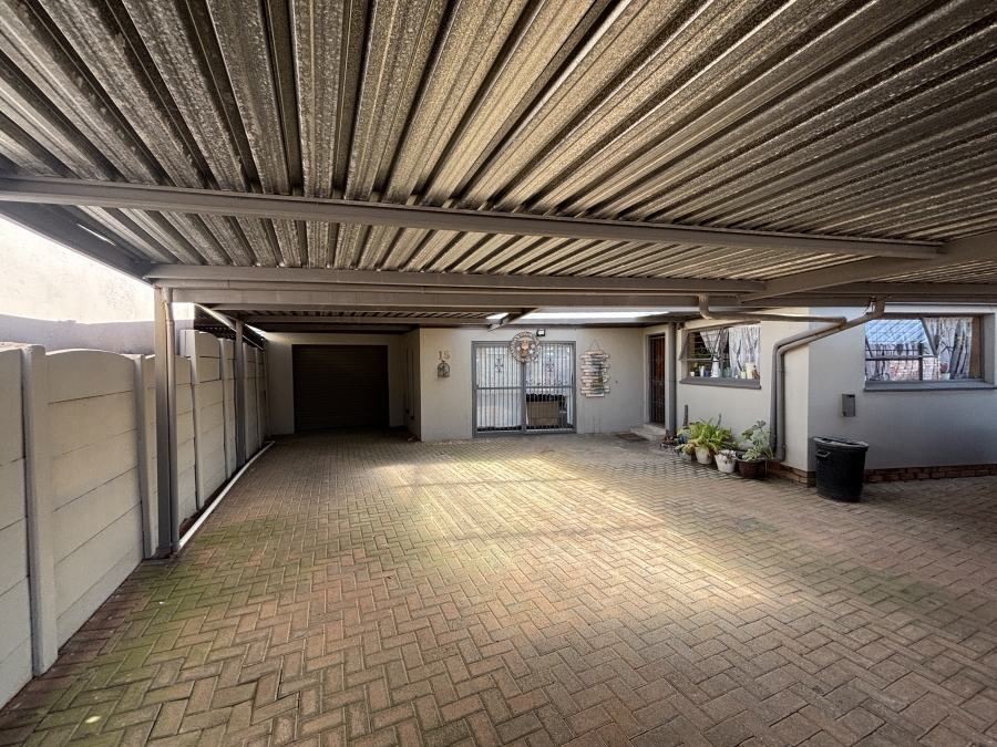 3 Bedroom Property for Sale in Farrarmere Gauteng