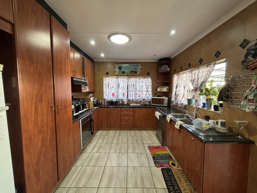 3 Bedroom Property for Sale in Farrarmere Gauteng