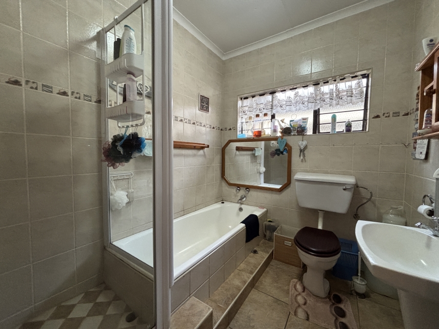 3 Bedroom Property for Sale in Farrarmere Gauteng