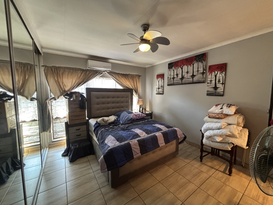 3 Bedroom Property for Sale in Farrarmere Gauteng