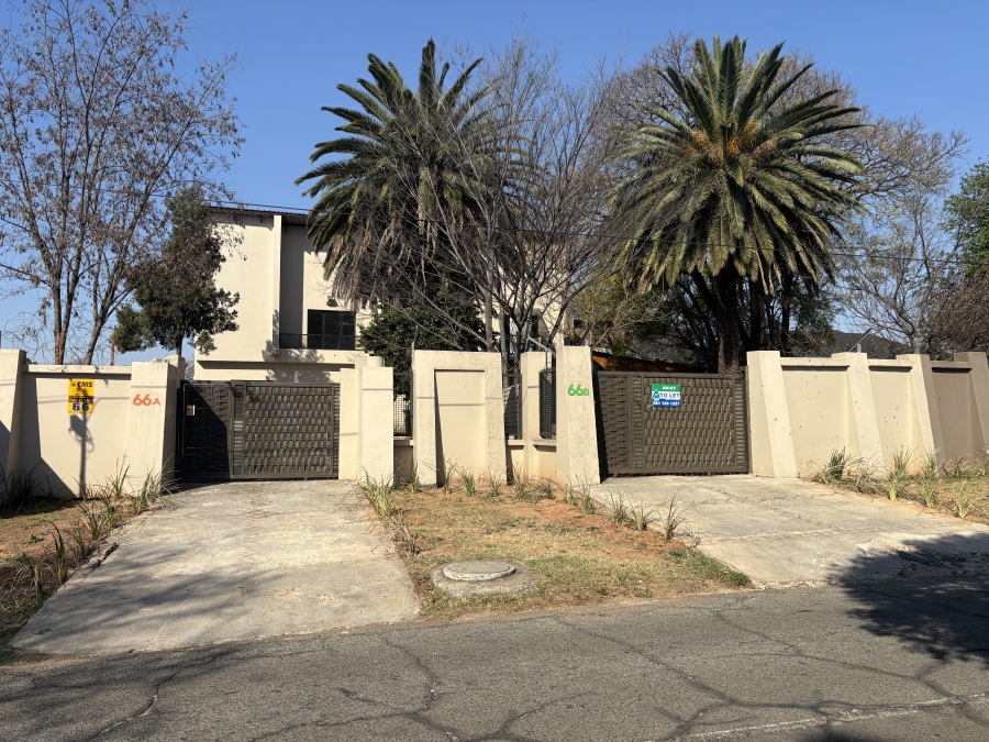 6 Bedroom Property for Sale in Westdene Gauteng