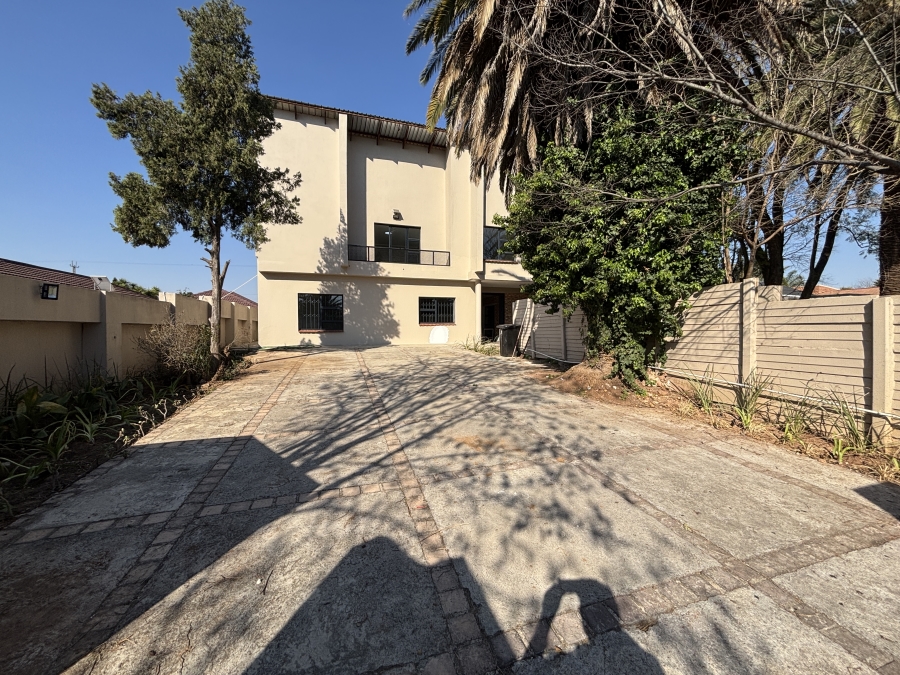 6 Bedroom Property for Sale in Westdene Gauteng