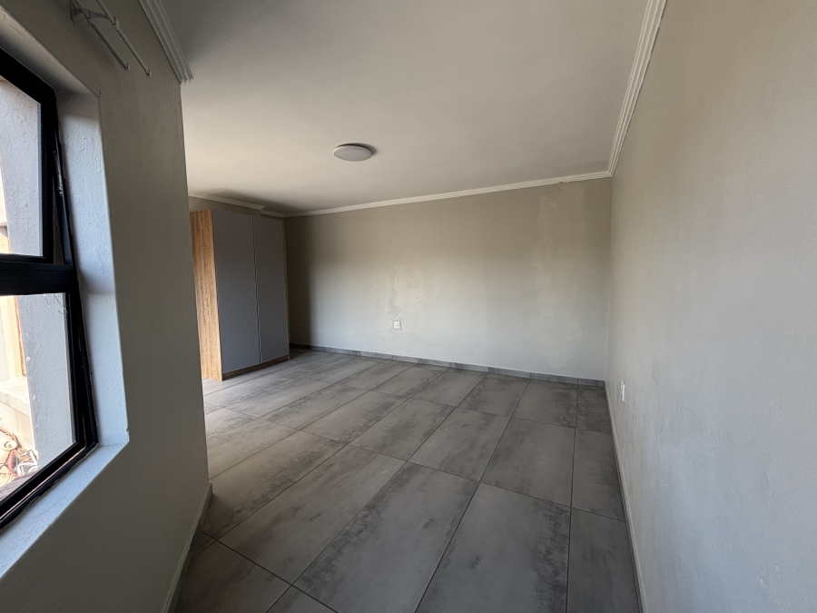 6 Bedroom Property for Sale in Westdene Gauteng