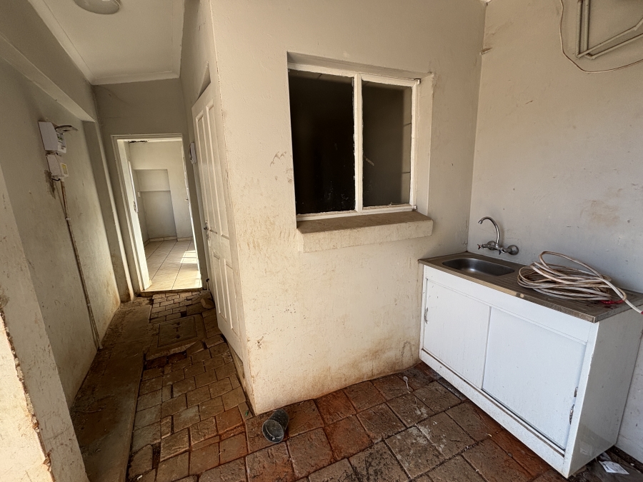 6 Bedroom Property for Sale in Westdene Gauteng