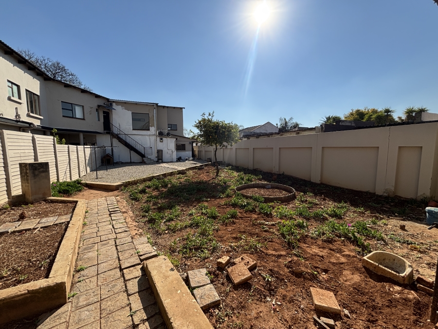 6 Bedroom Property for Sale in Westdene Gauteng