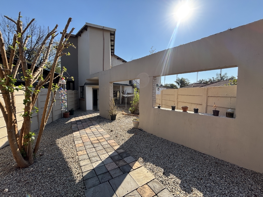 6 Bedroom Property for Sale in Westdene Gauteng