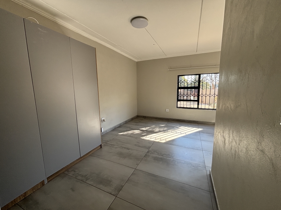 6 Bedroom Property for Sale in Westdene Gauteng