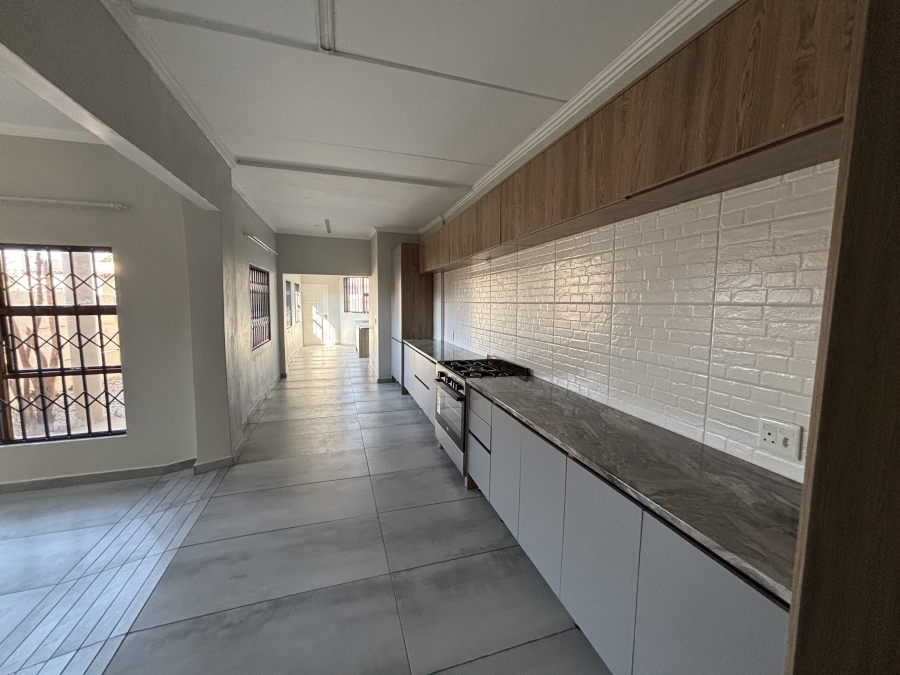 6 Bedroom Property for Sale in Westdene Gauteng