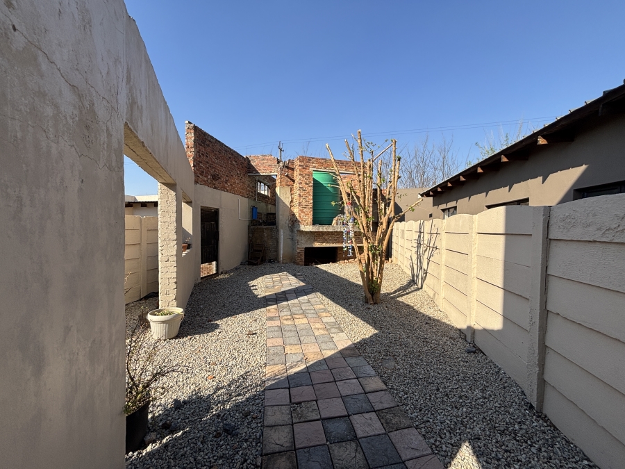 6 Bedroom Property for Sale in Westdene Gauteng