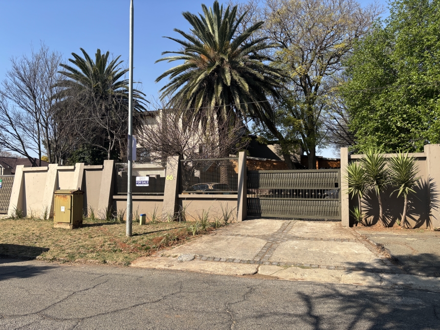 6 Bedroom Property for Sale in Westdene Gauteng