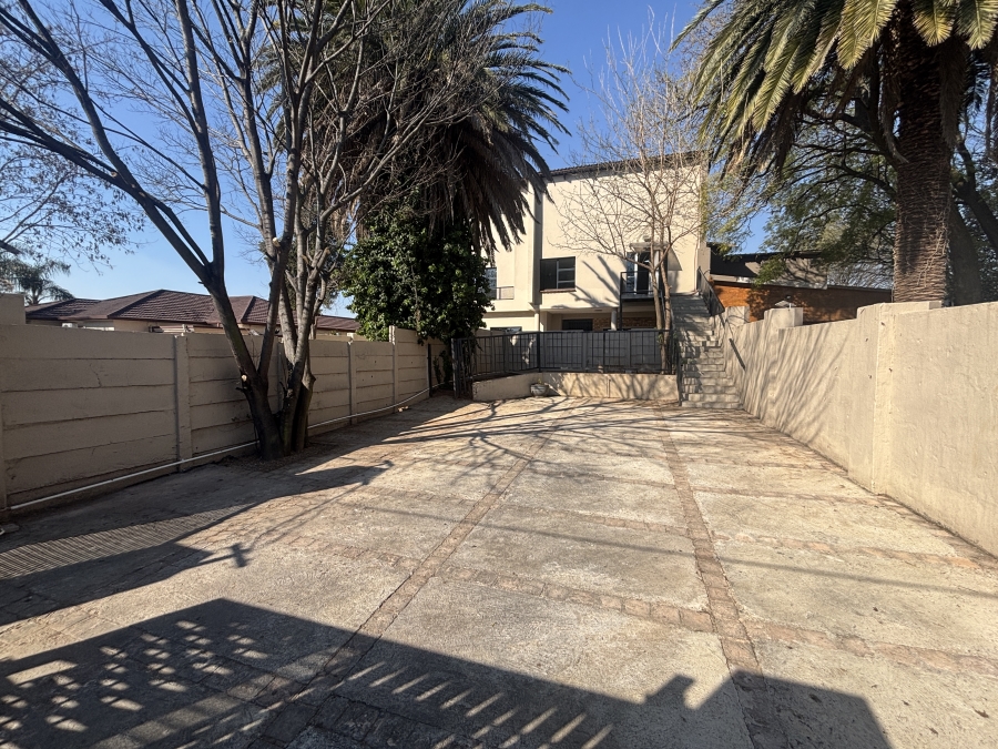 6 Bedroom Property for Sale in Westdene Gauteng