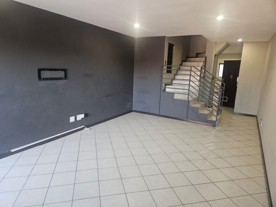 2 Bedroom Property for Sale in Buurendal Gauteng