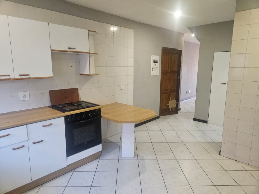 2 Bedroom Property for Sale in Buurendal Gauteng