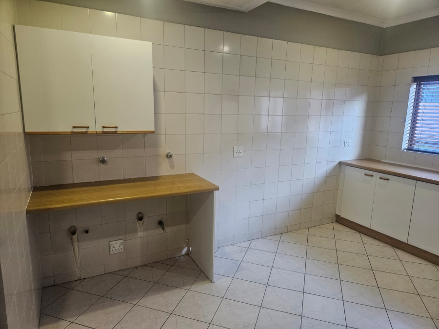 2 Bedroom Property for Sale in Buurendal Gauteng