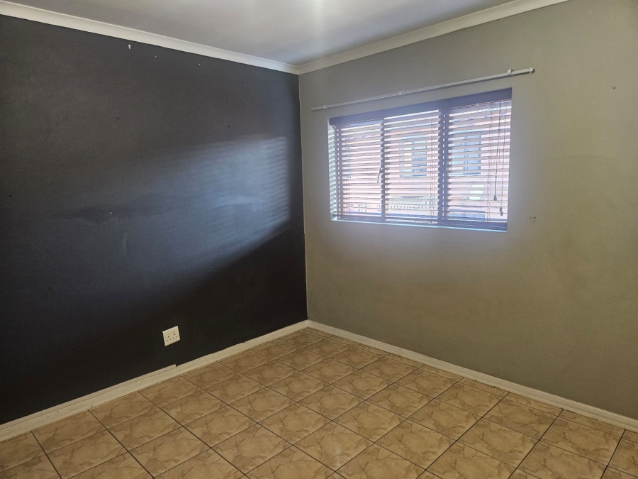 2 Bedroom Property for Sale in Buurendal Gauteng