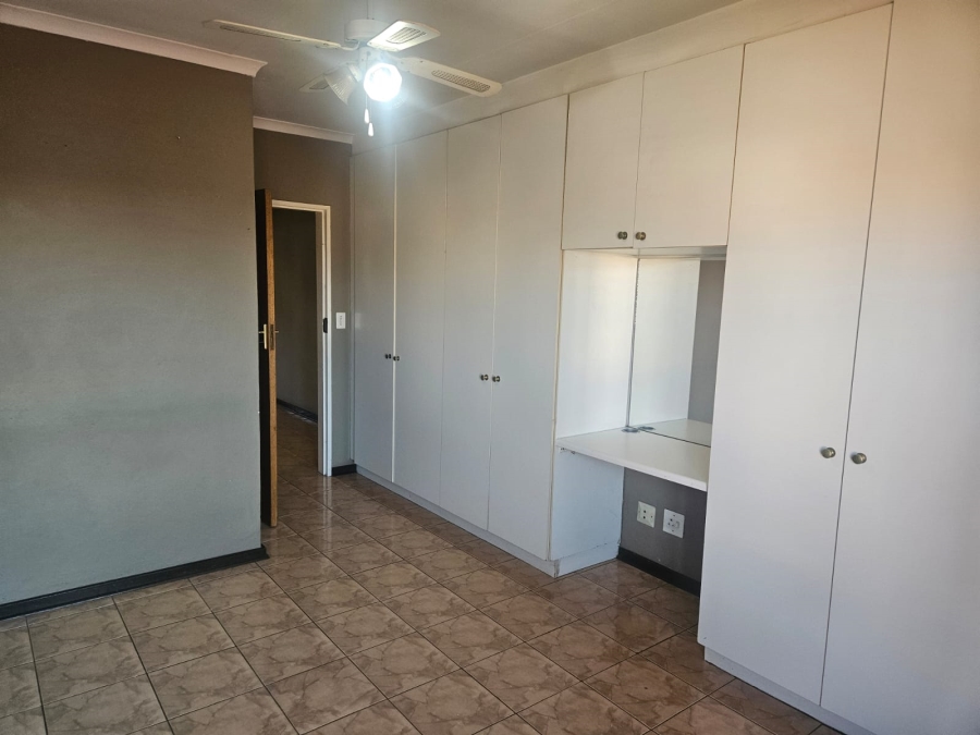 2 Bedroom Property for Sale in Buurendal Gauteng