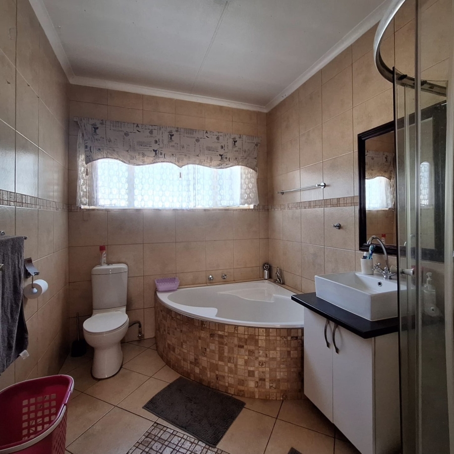 3 Bedroom Property for Sale in Rensburg Gauteng
