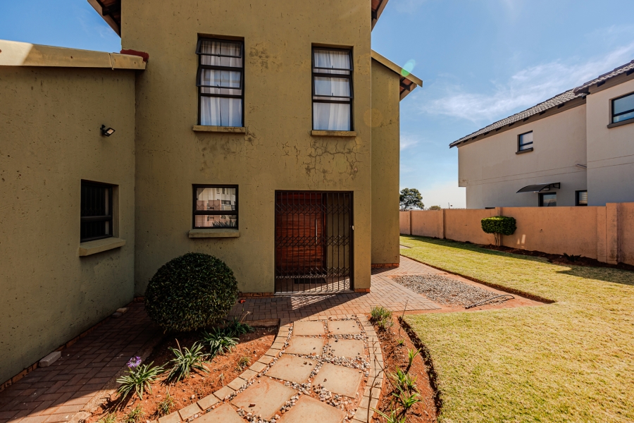 3 Bedroom Property for Sale in Wildtuinpark Gauteng