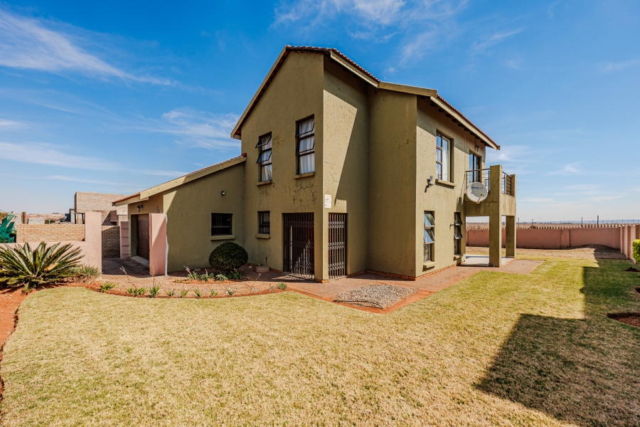 3 Bedroom Property for Sale in Wildtuinpark Gauteng