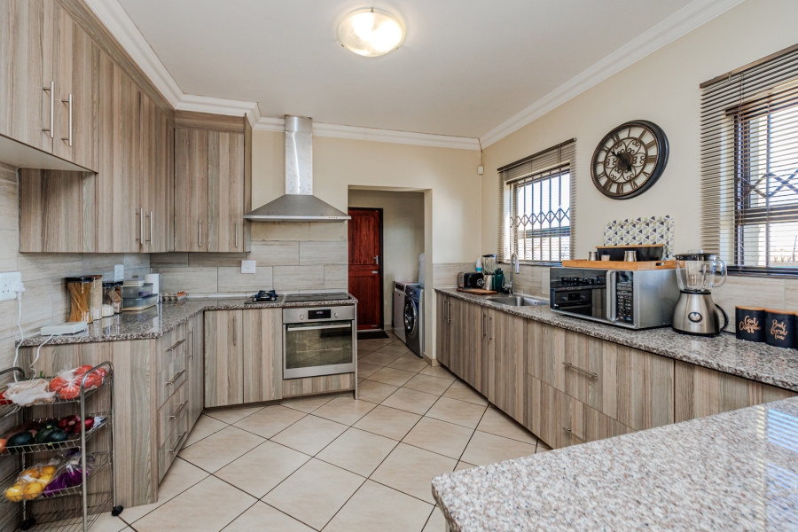 3 Bedroom Property for Sale in Wildtuinpark Gauteng
