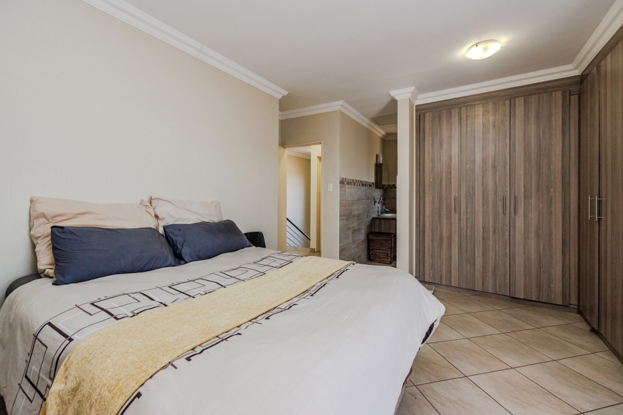 3 Bedroom Property for Sale in Wildtuinpark Gauteng