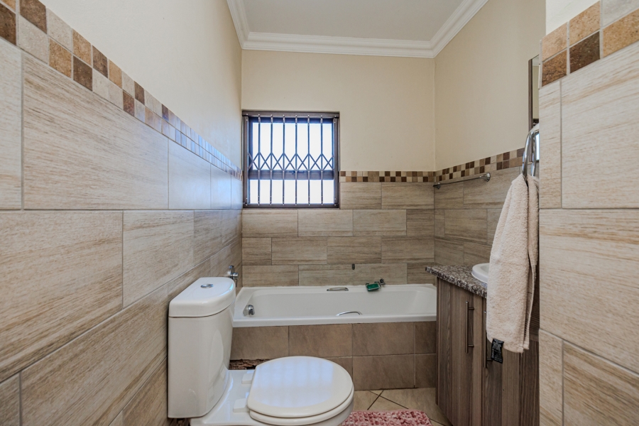 3 Bedroom Property for Sale in Wildtuinpark Gauteng