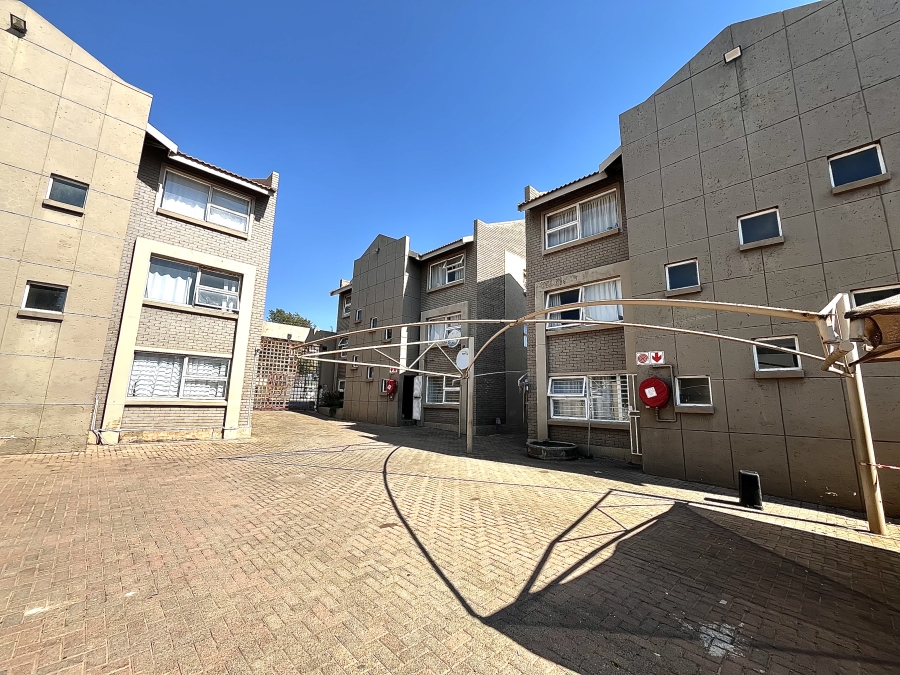 To Let 1 Bedroom Property for Rent in Westdene Gauteng
