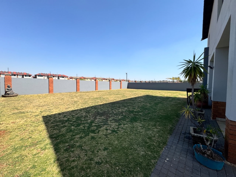 To Let 3 Bedroom Property for Rent in Silver Stone Country Estate Gauteng