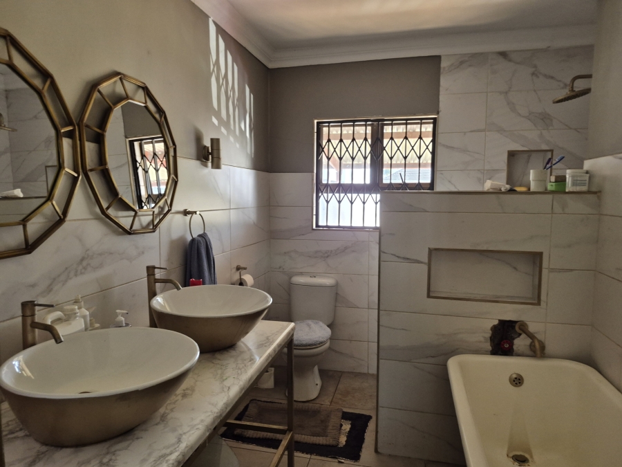 3 Bedroom Property for Sale in Selection Park Gauteng