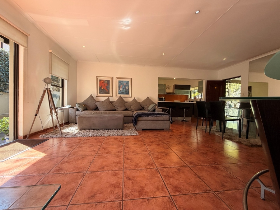 To Let 2 Bedroom Property for Rent in Saxonwold Gauteng