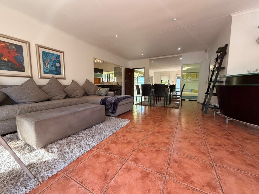 To Let 2 Bedroom Property for Rent in Saxonwold Gauteng