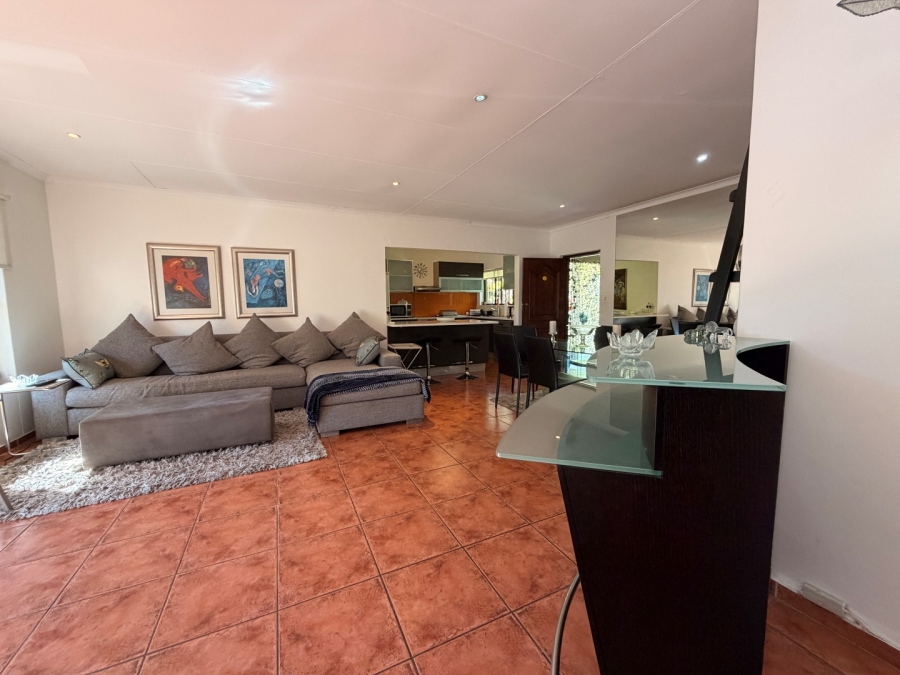 To Let 2 Bedroom Property for Rent in Saxonwold Gauteng