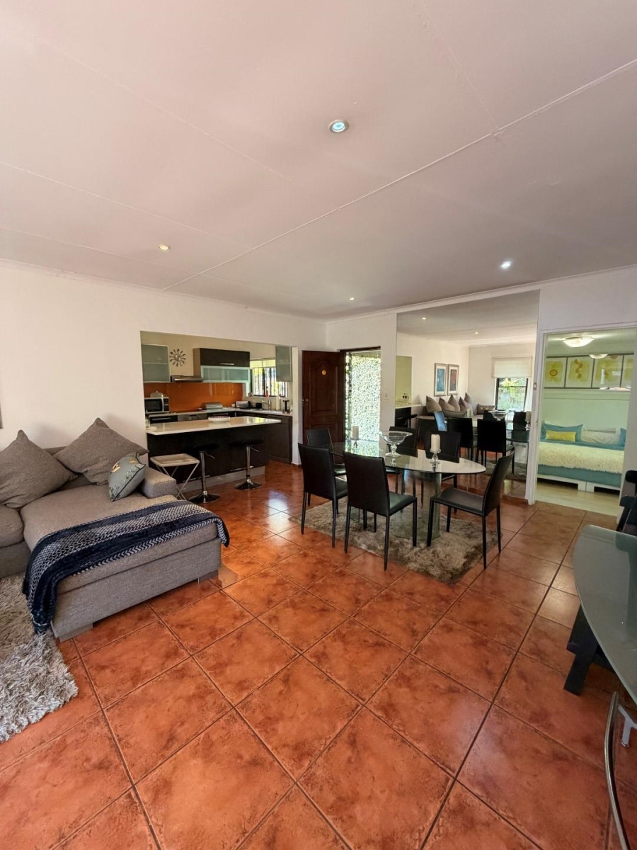 To Let 2 Bedroom Property for Rent in Saxonwold Gauteng
