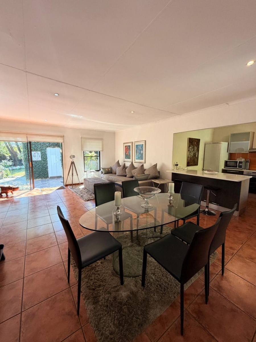 To Let 2 Bedroom Property for Rent in Saxonwold Gauteng