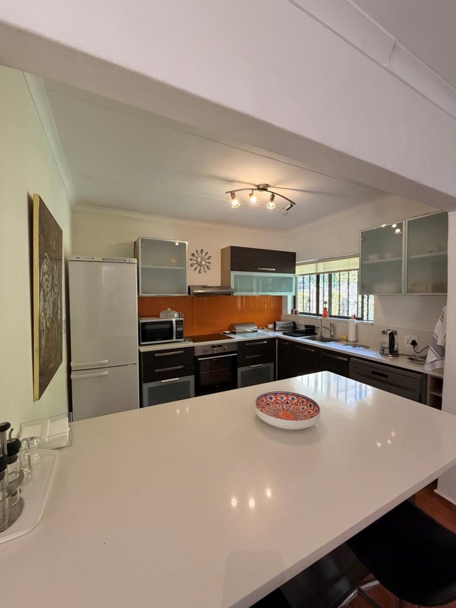 To Let 2 Bedroom Property for Rent in Saxonwold Gauteng