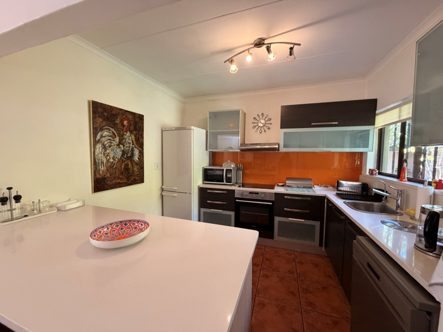 To Let 2 Bedroom Property for Rent in Saxonwold Gauteng