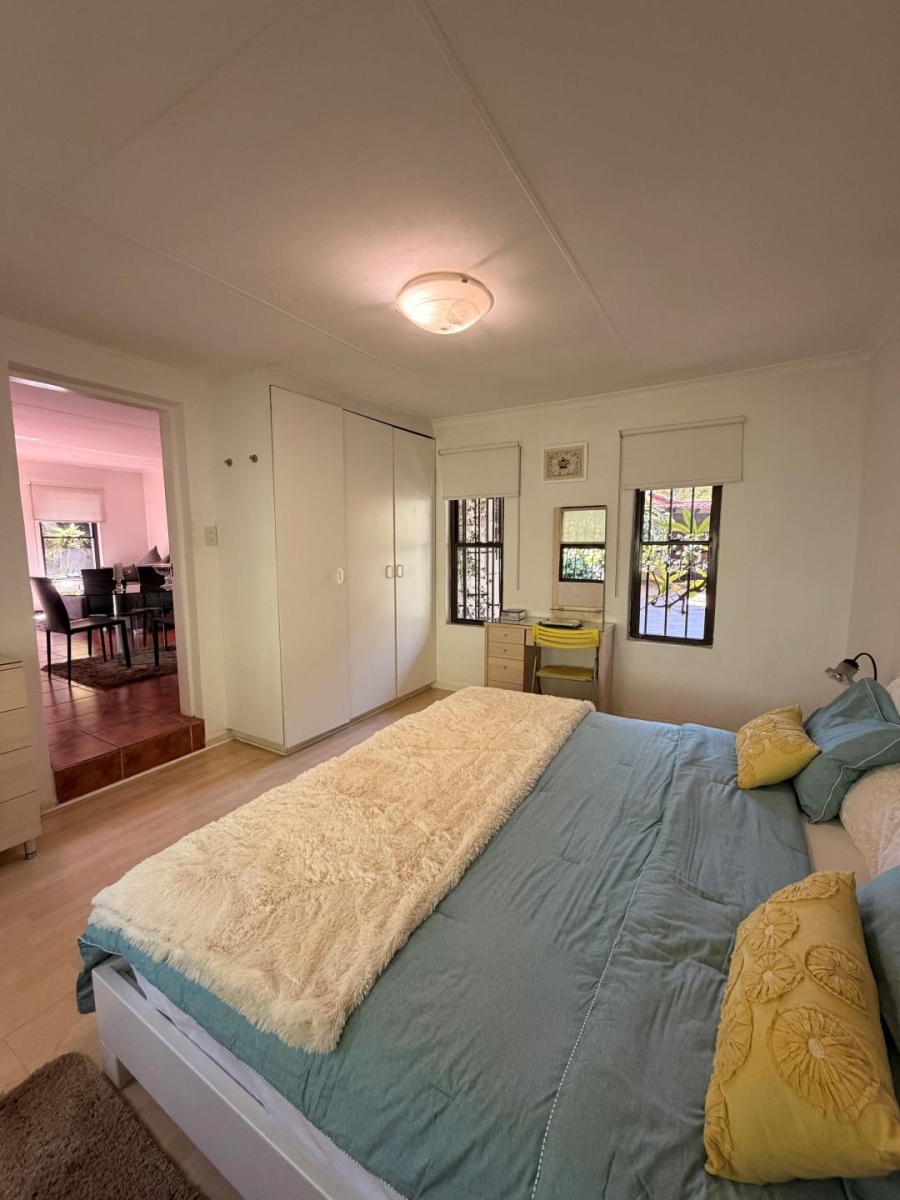 To Let 2 Bedroom Property for Rent in Saxonwold Gauteng