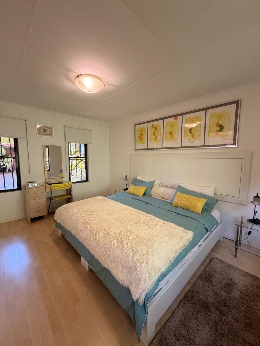 To Let 2 Bedroom Property for Rent in Saxonwold Gauteng