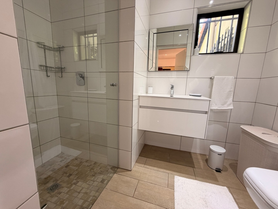 To Let 2 Bedroom Property for Rent in Saxonwold Gauteng