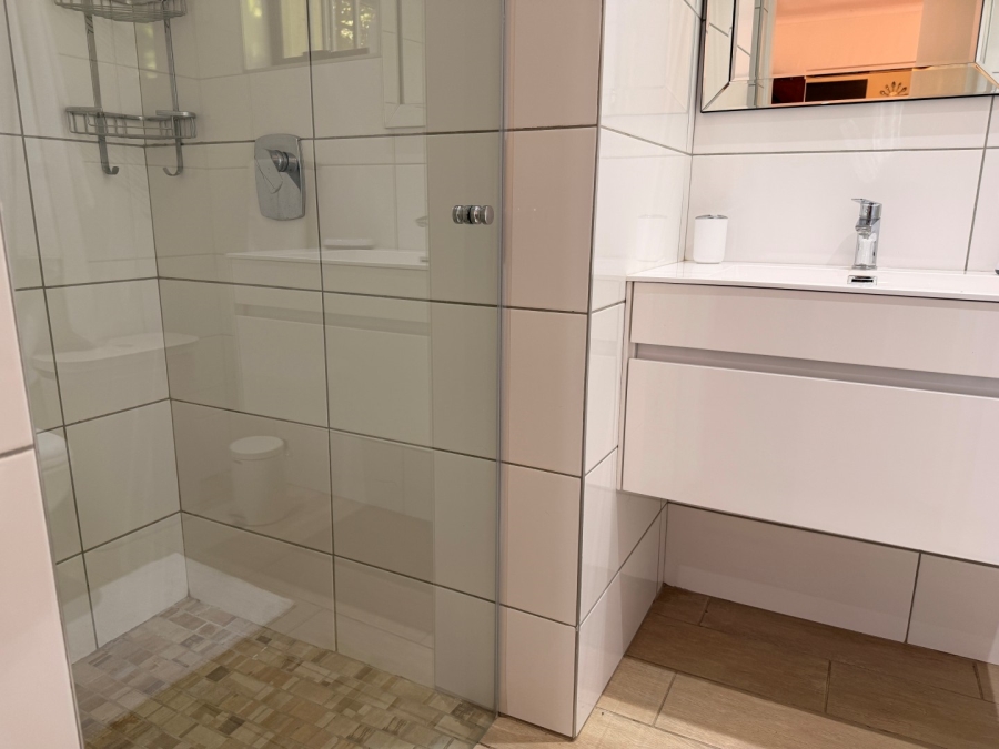 To Let 2 Bedroom Property for Rent in Saxonwold Gauteng