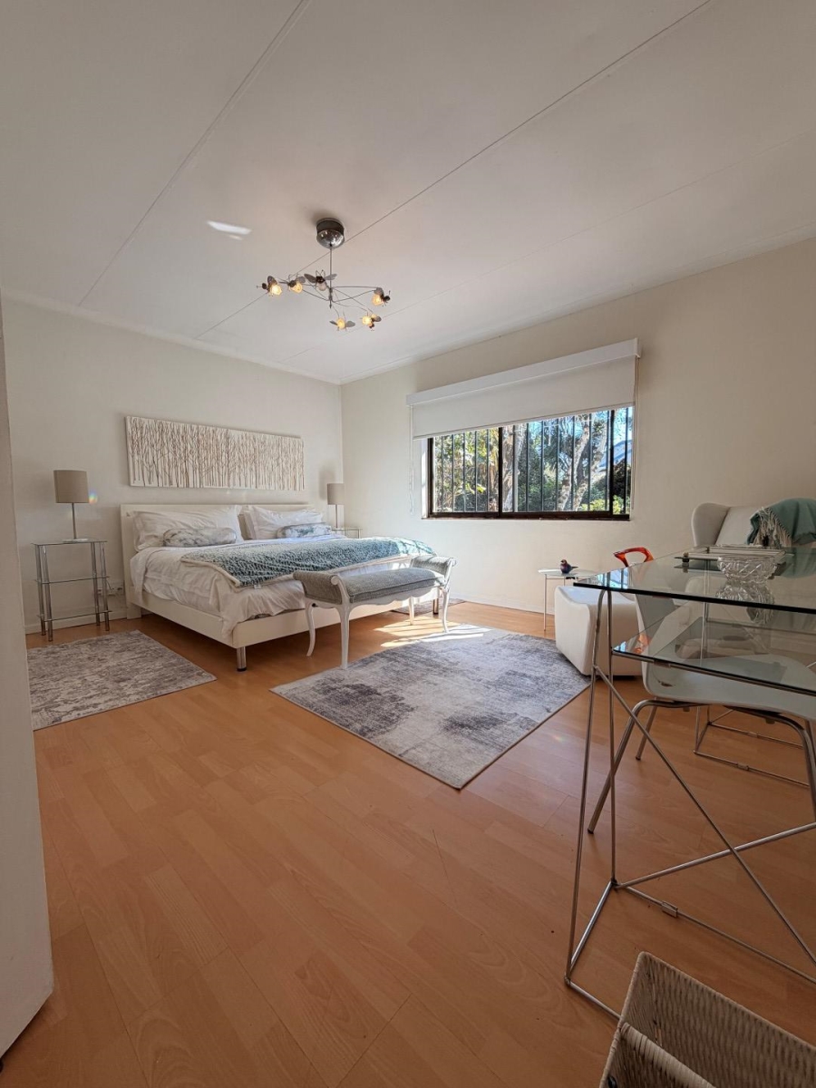 To Let 2 Bedroom Property for Rent in Saxonwold Gauteng