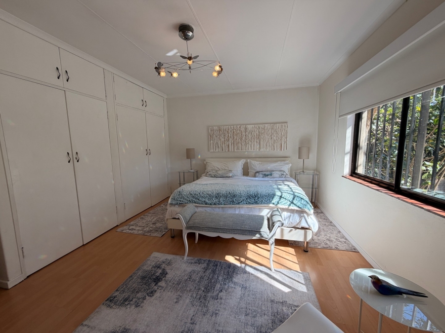 To Let 2 Bedroom Property for Rent in Saxonwold Gauteng