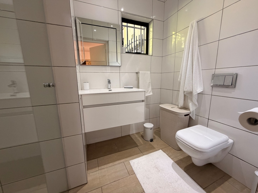 To Let 2 Bedroom Property for Rent in Saxonwold Gauteng