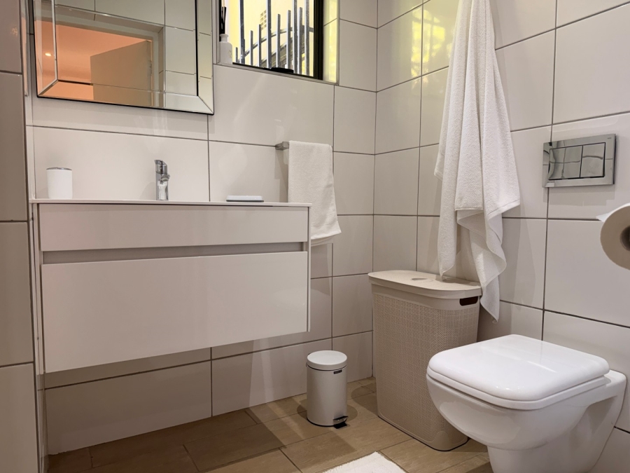 To Let 2 Bedroom Property for Rent in Saxonwold Gauteng