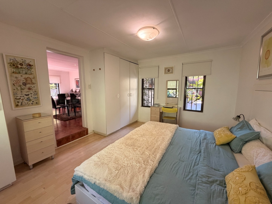 To Let 2 Bedroom Property for Rent in Saxonwold Gauteng
