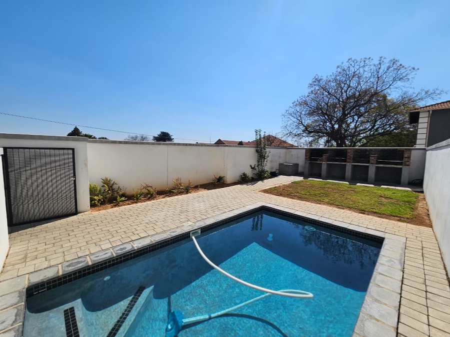 1 Bedroom Property for Sale in Ferndale Gauteng