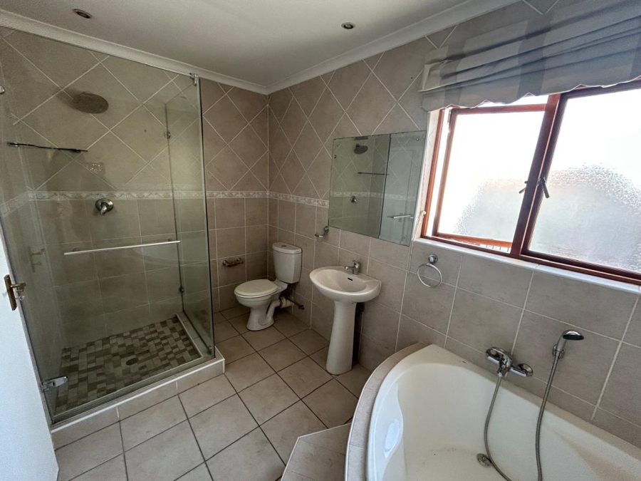 3 Bedroom Property for Sale in Halfway Gardens Gauteng