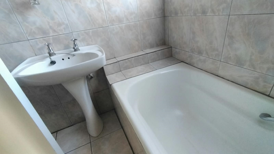 3 Bedroom Property for Sale in Helikonpark Gauteng