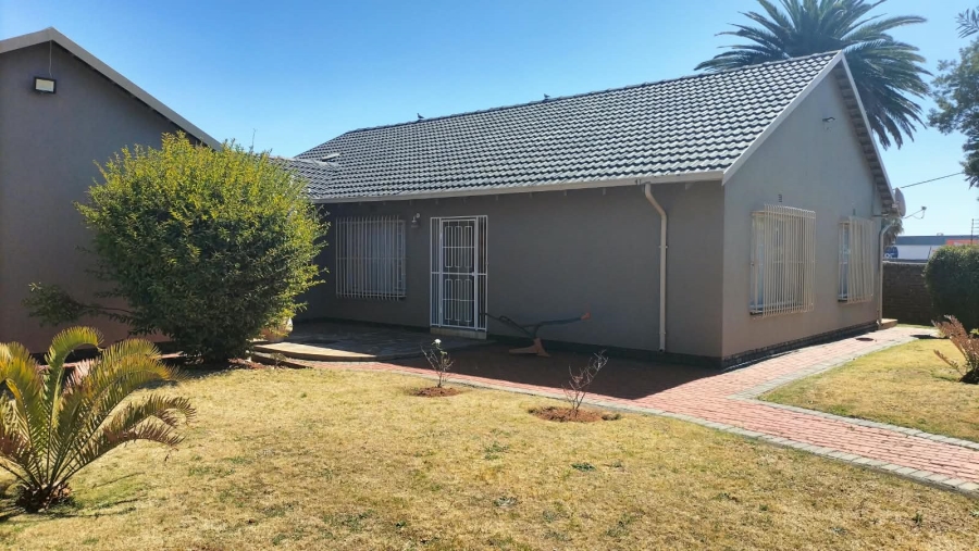 3 Bedroom Property for Sale in Helikonpark Gauteng