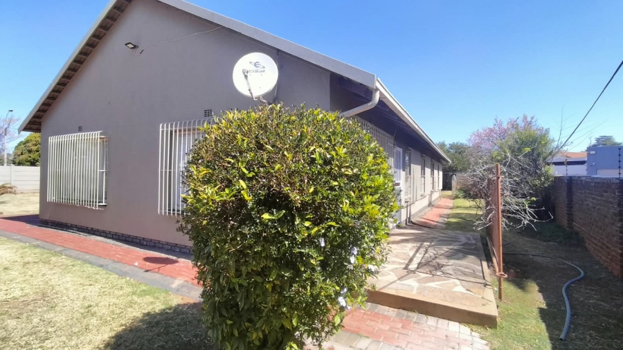 3 Bedroom Property for Sale in Helikonpark Gauteng